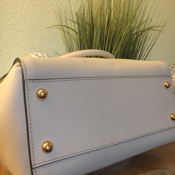 ❌SOLD❌ Burberry Buckle Handbag - Picture 5 of 8